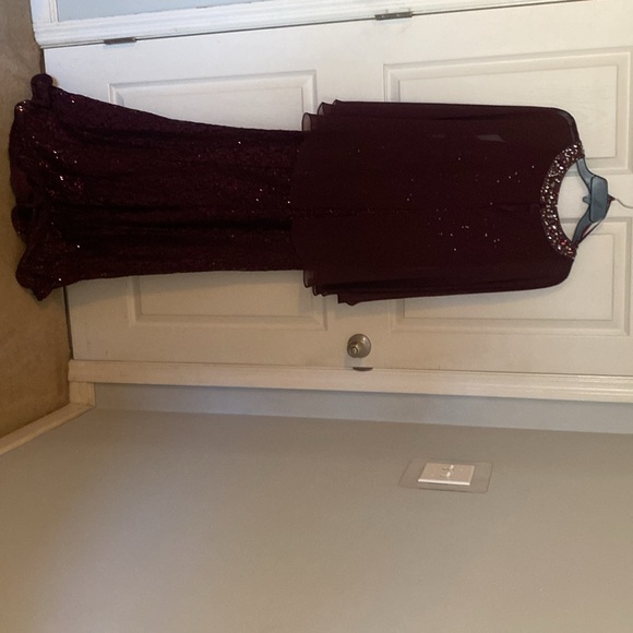 Long elegant jewel enhanced evening/ball gown. - Picture 2 of 5